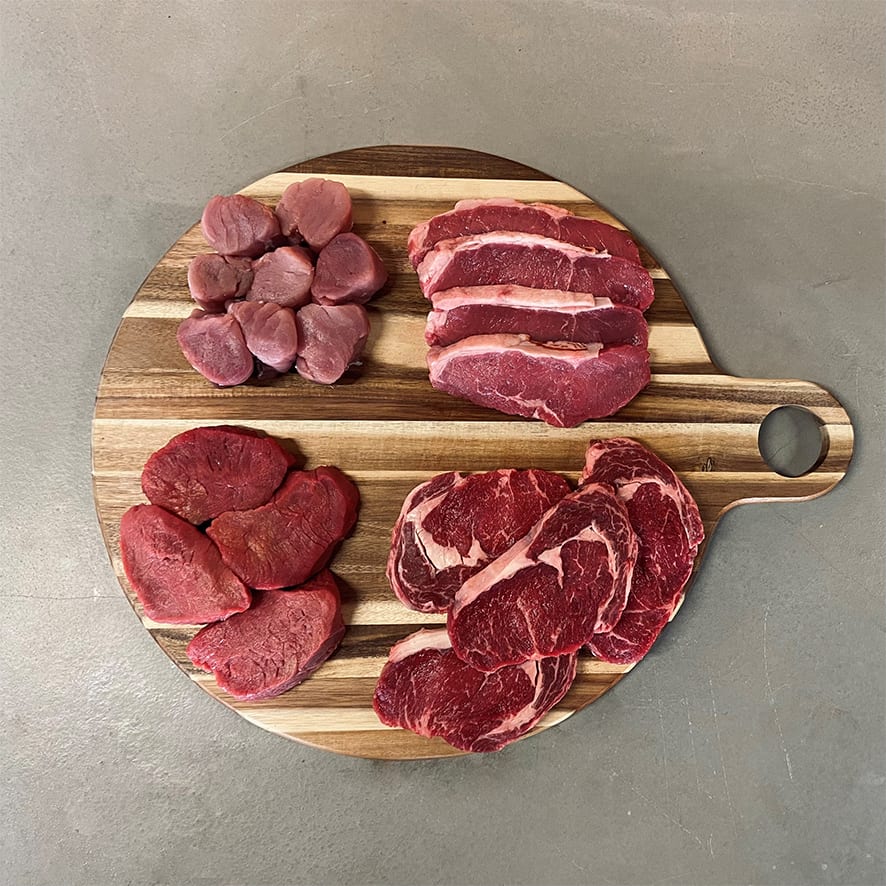 premium vleespakket online bestellen met biefstuk, varkenshaas, rib eye graangevoerd en rose kalfs rib eye