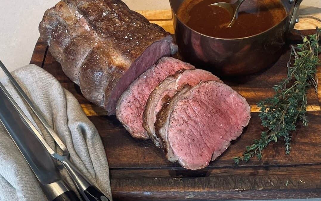 Recept | Entrecote rollade met gebakken spinazie, tuinkruiden mousseline en rode port jus voor 6-8 personen