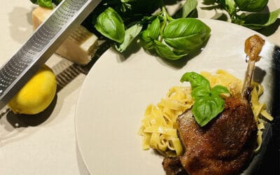 Recept | Pasta Parmigiano met krokant gebakken eendenbout